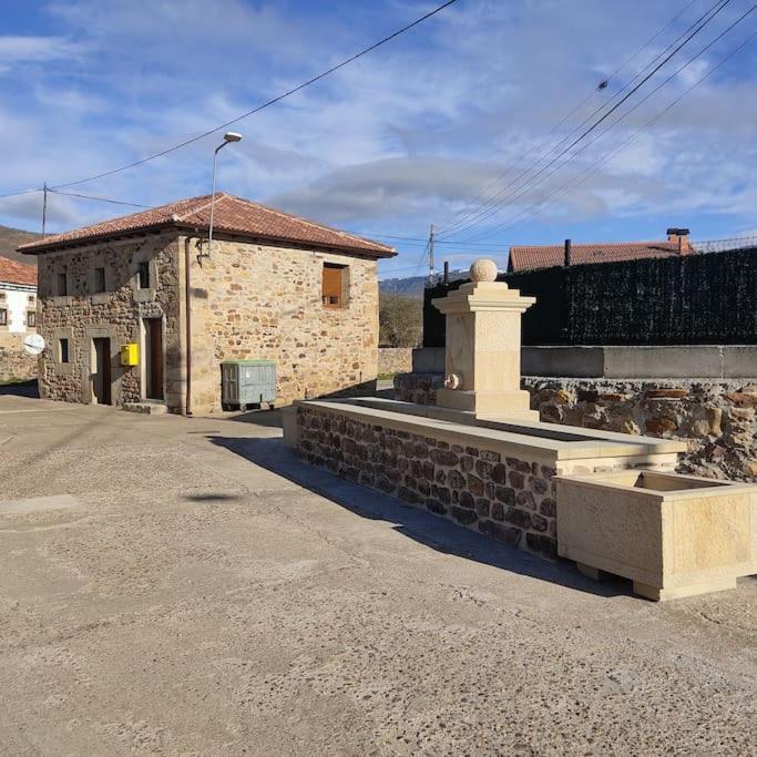 La Casa De La Tina Vila Porquera de Santullan Exterior foto